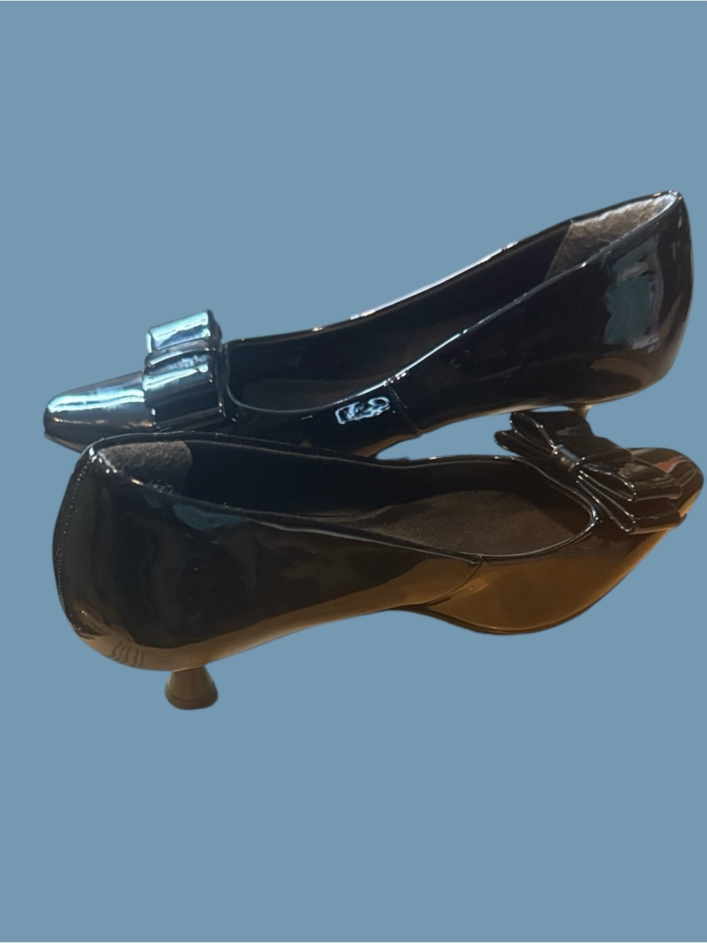 Anne KLEIN I flex black patent leather kitten heels
Size 7.5